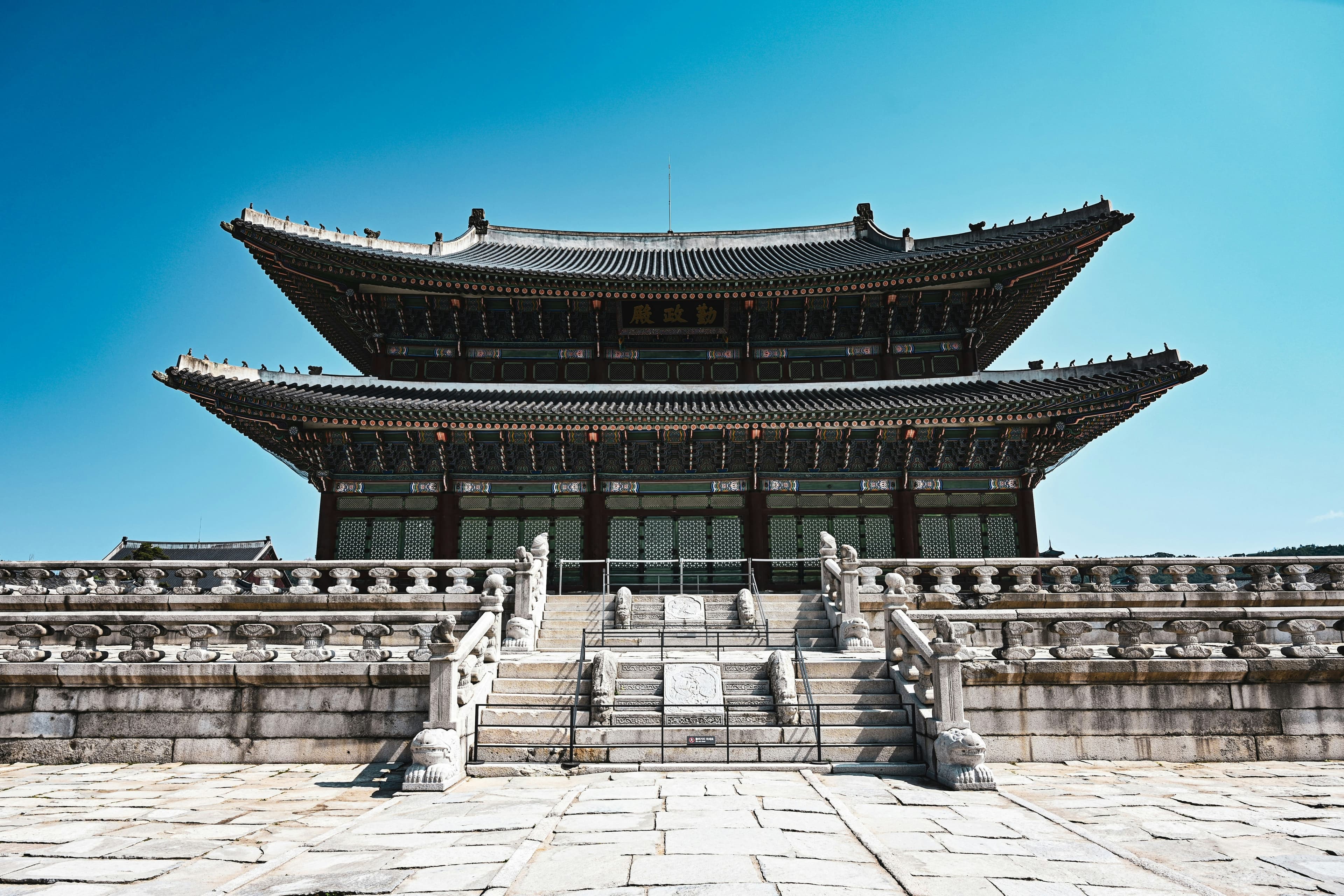 Gyeongbokgung closes early on Tuesdays.