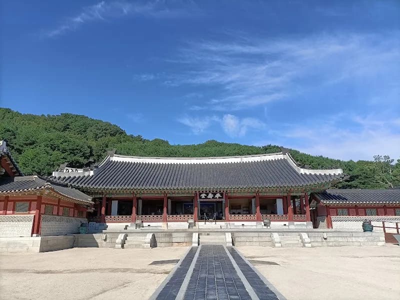 Suwon 2-Day Itinerary: A Journey Through History and City Lights